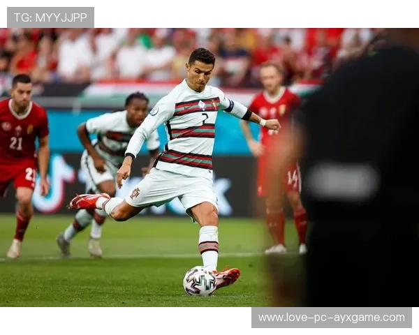 C罗再现王者风采，精准低射助葡萄牙高压战术奏效